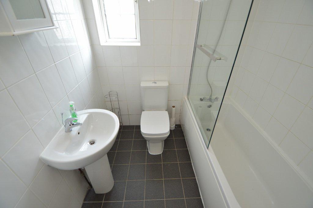 Bathurst Walk, Iver, Buckinghamshire, SL0, photo 5