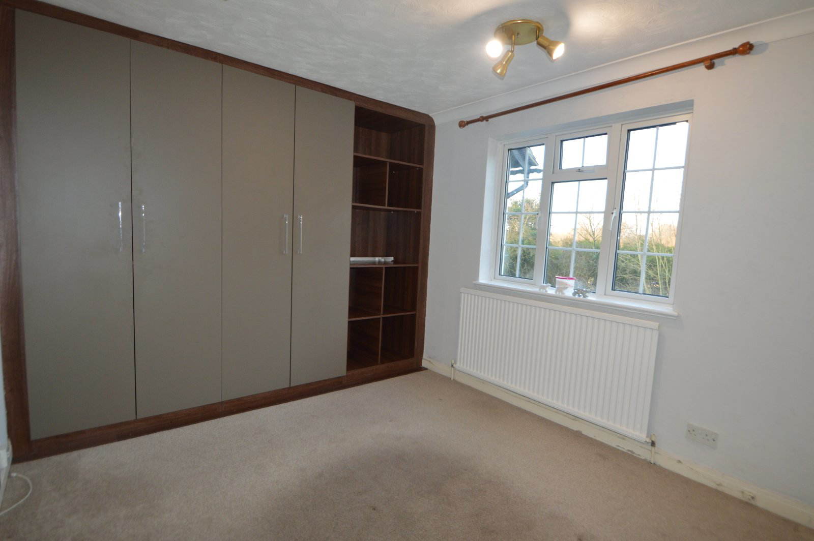 Bathurst Walk, Iver, Buckinghamshire, SL0, photo 4
