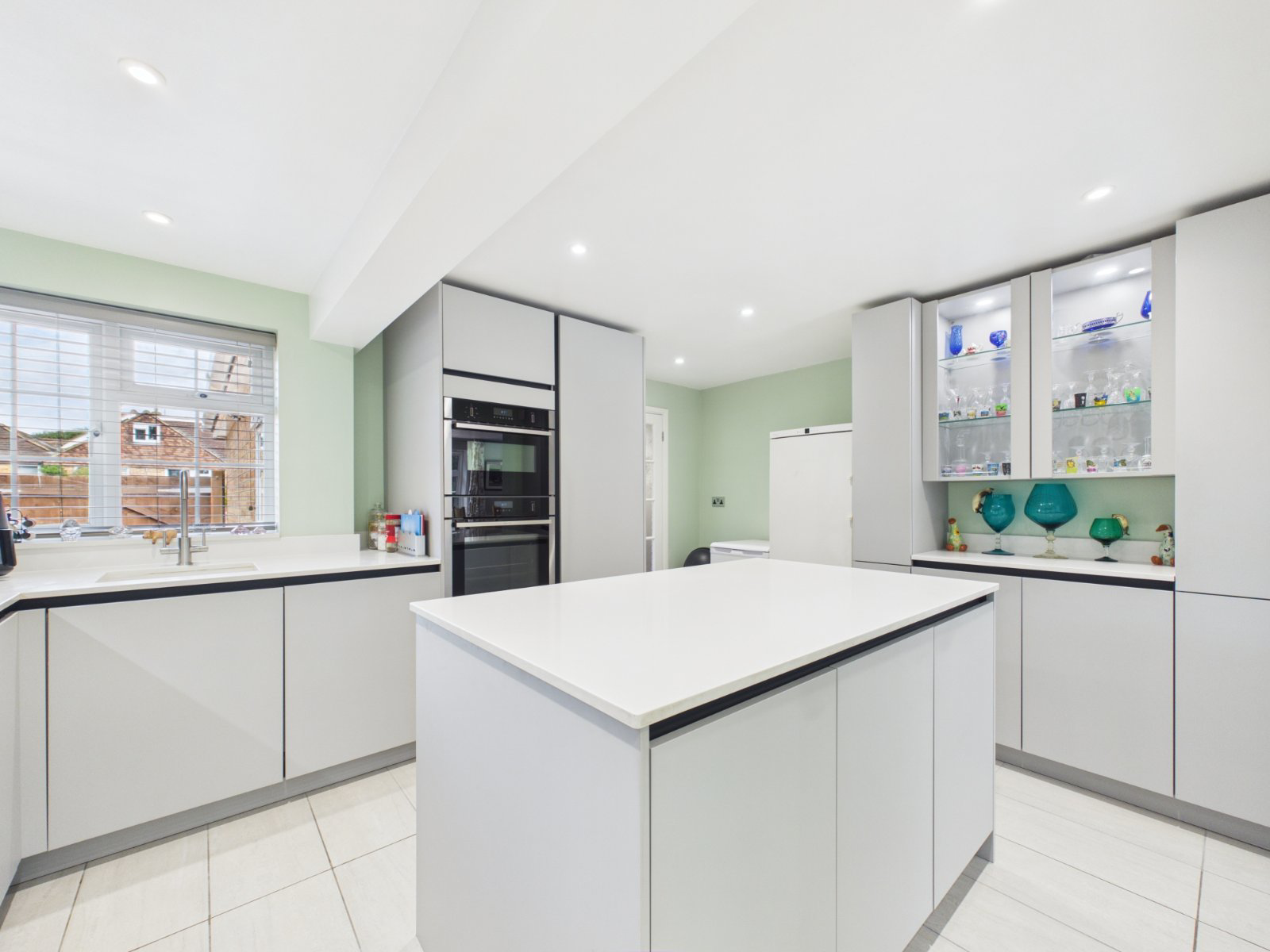 Philip Drive, Flackwell Heath, High Wycombe, Buckinghamshire, HP10, photo 11