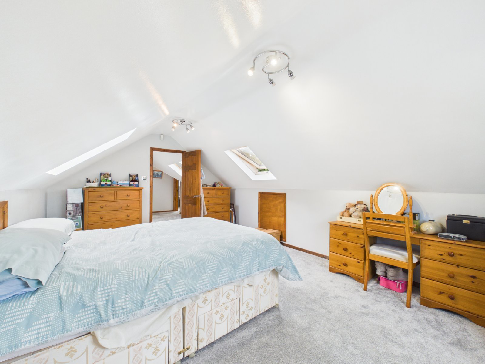Philip Drive, Flackwell Heath, High Wycombe, Buckinghamshire, HP10, photo 24