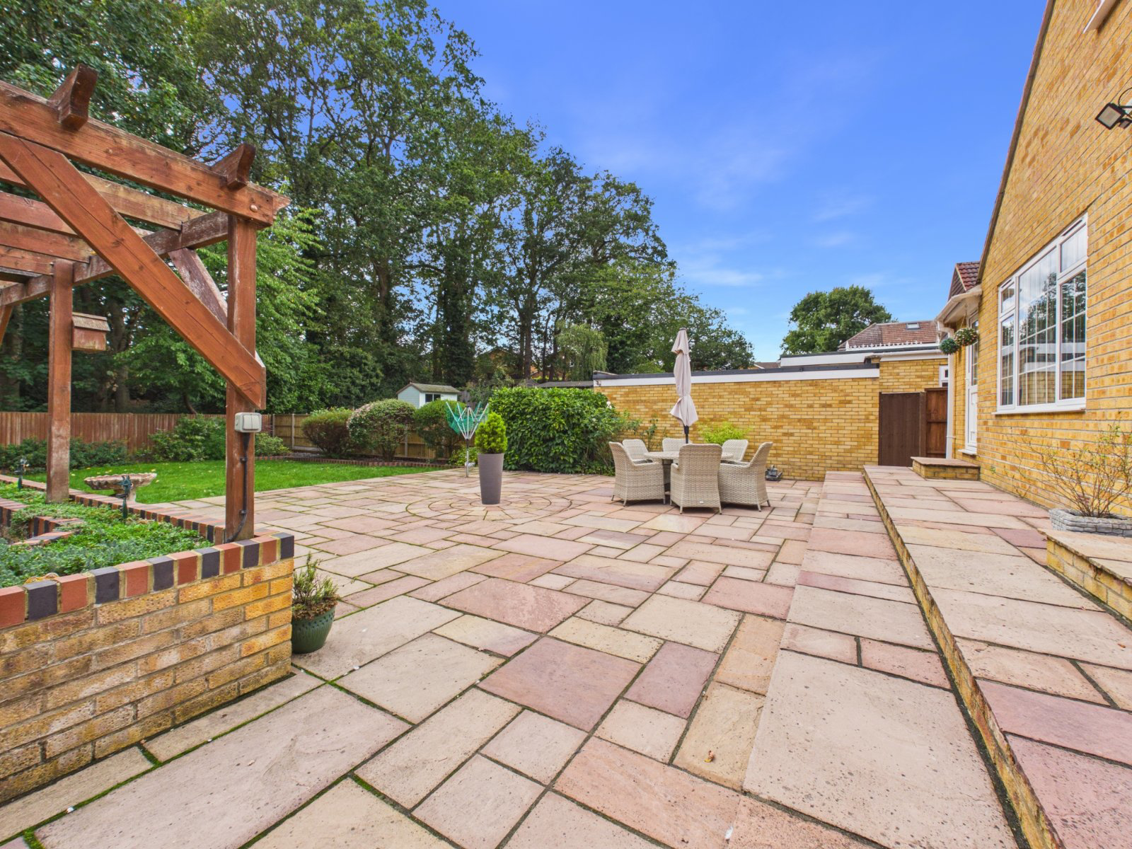 Philip Drive, Flackwell Heath, High Wycombe, Buckinghamshire, HP10, photo 39