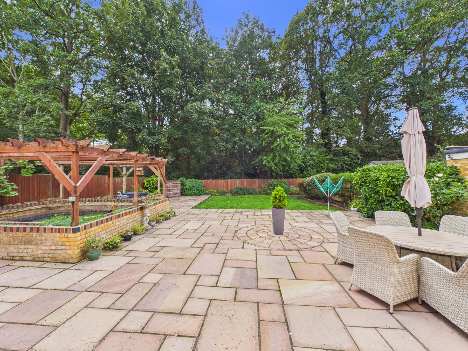 Philip Drive, Flackwell Heath, High Wycombe, Buckinghamshire, HP10, photo 41