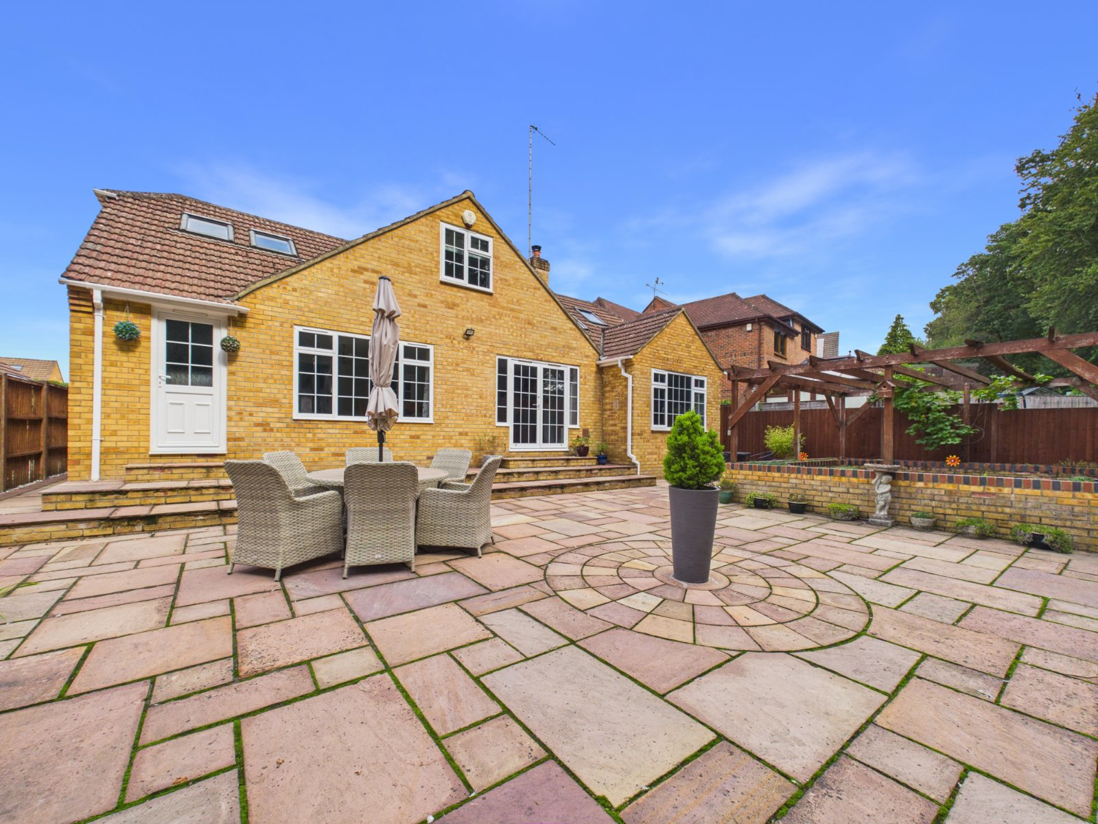 Philip Drive, Flackwell Heath, High Wycombe, Buckinghamshire, HP10, photo 33