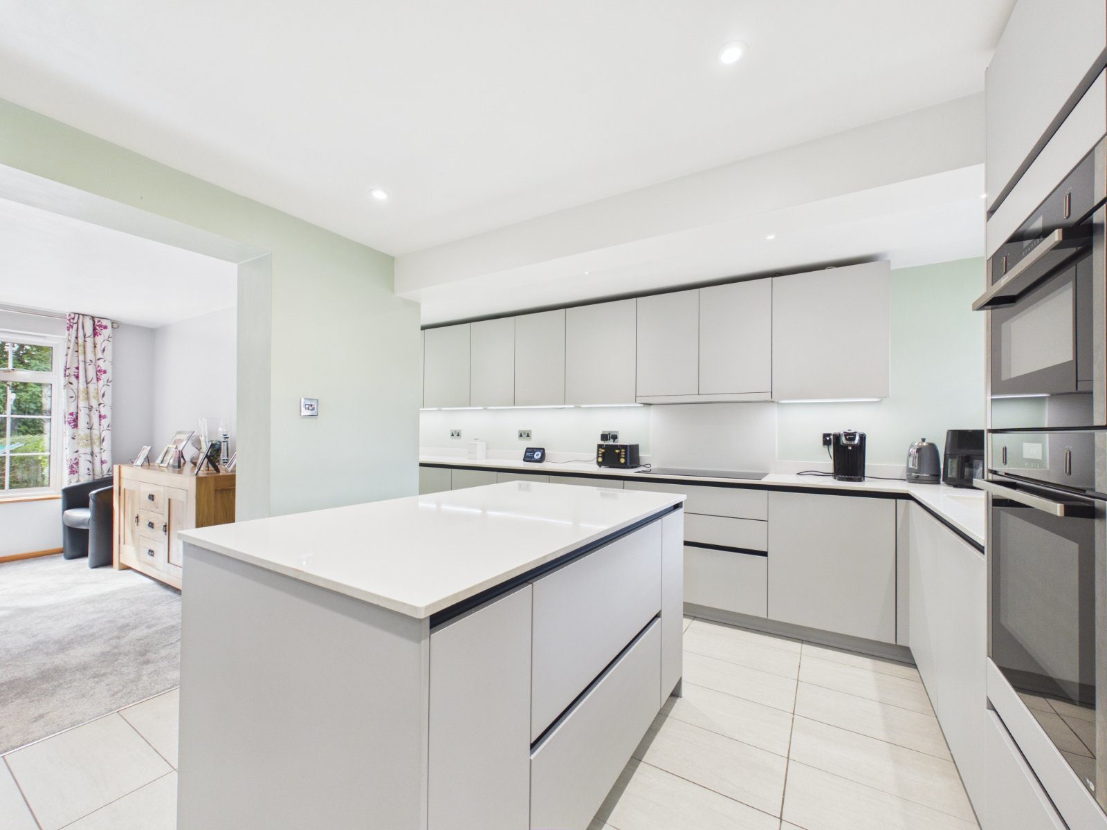 Philip Drive, Flackwell Heath, High Wycombe, Buckinghamshire, HP10, photo 2