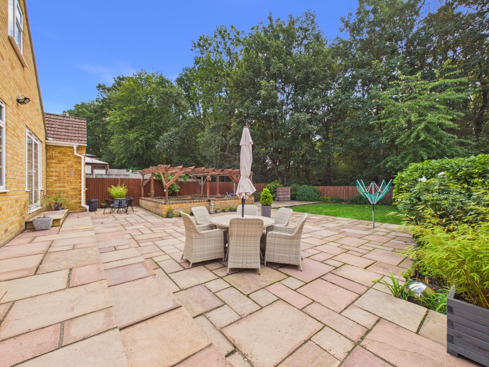 Philip Drive, Flackwell Heath, High Wycombe, Buckinghamshire, HP10, photo 32