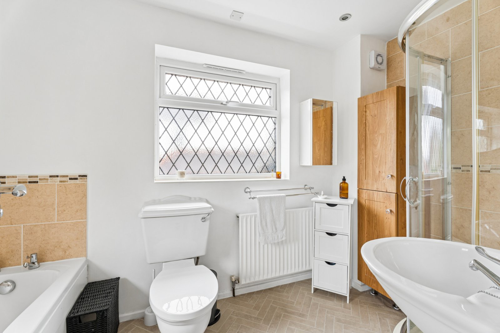 Laurel Road, Chalfont St. Peter, Buckinghamshire, SL9, photo 7
