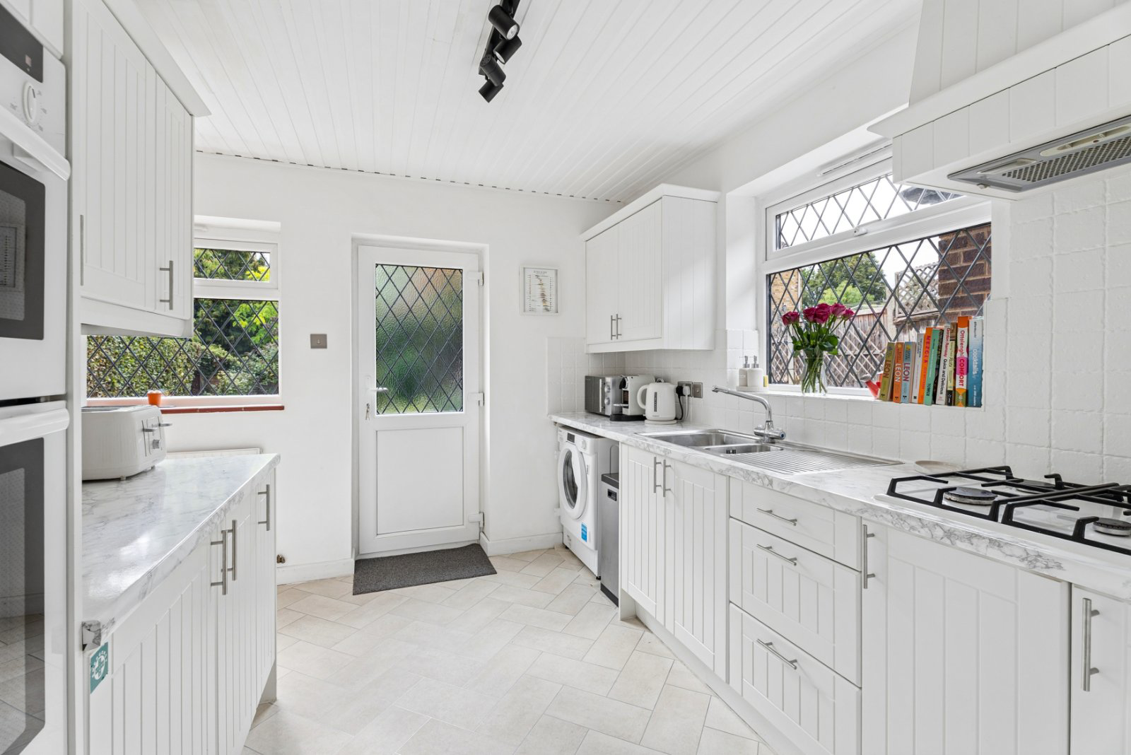 Laurel Road, Chalfont St. Peter, Buckinghamshire, SL9, photo 3