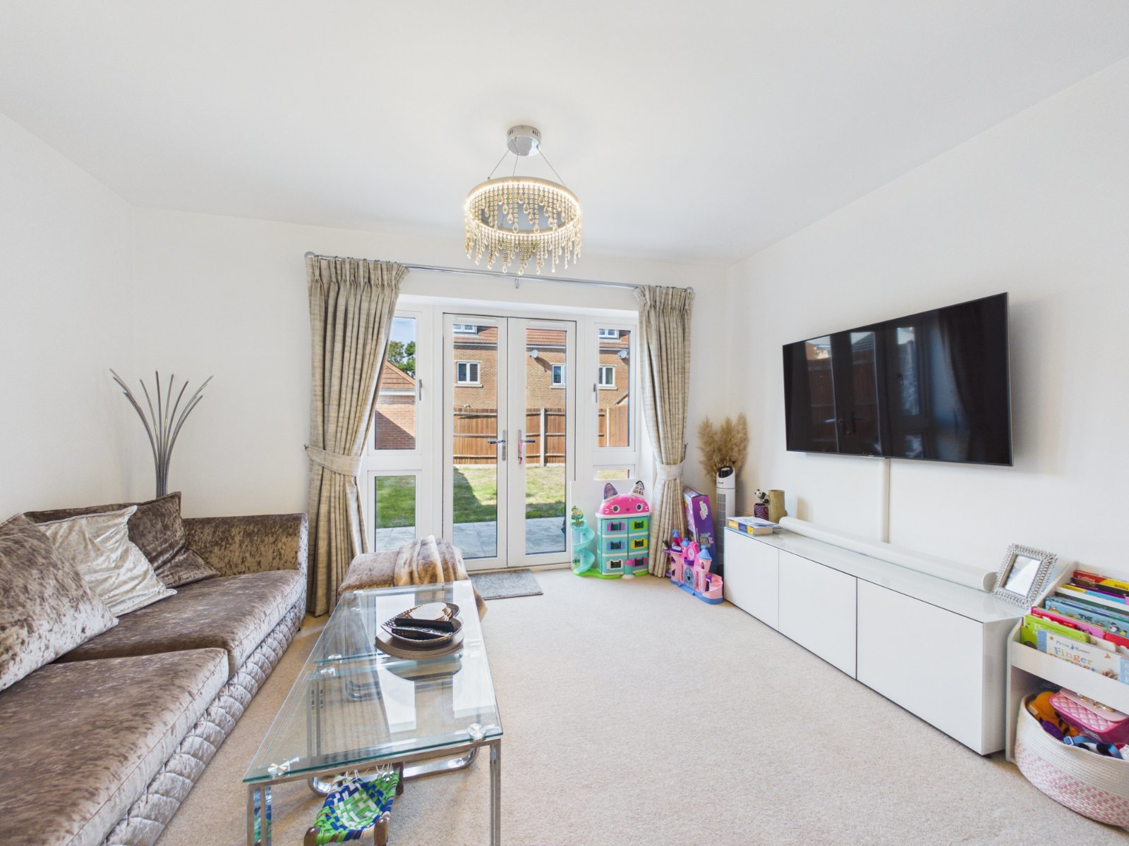 Rosebay Avenue, Wexham, Berkshire, SL2, photo 2