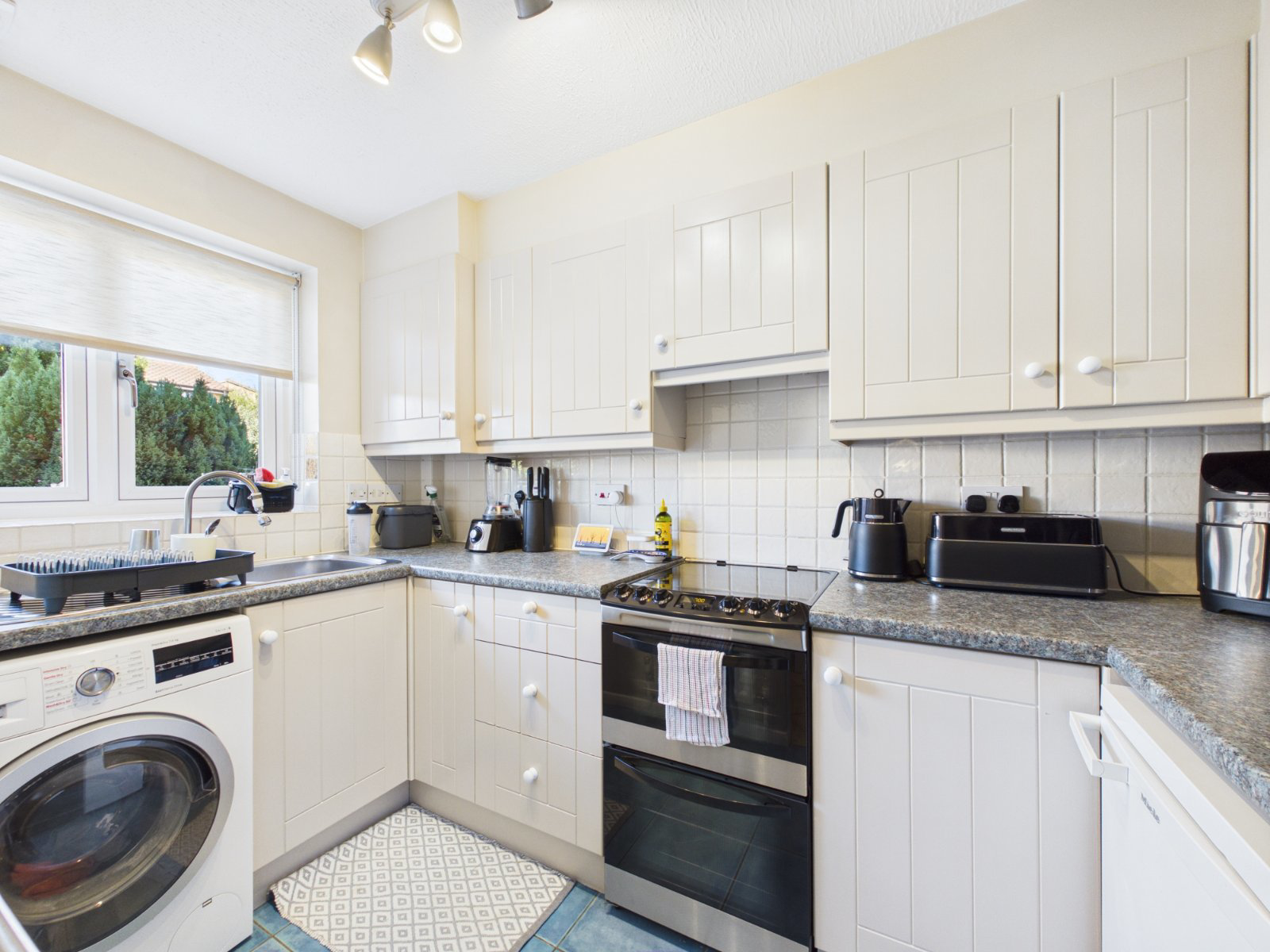 Lowestoft Drive, Cippenham, Berkshire, SL1, photo 3