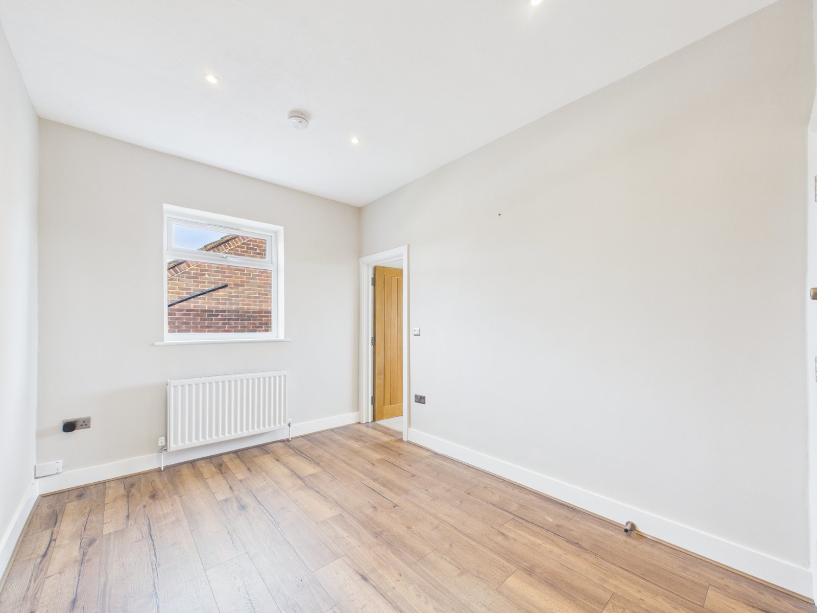 Bear Road, Feltham, Middlesex, TW13, photo 5
