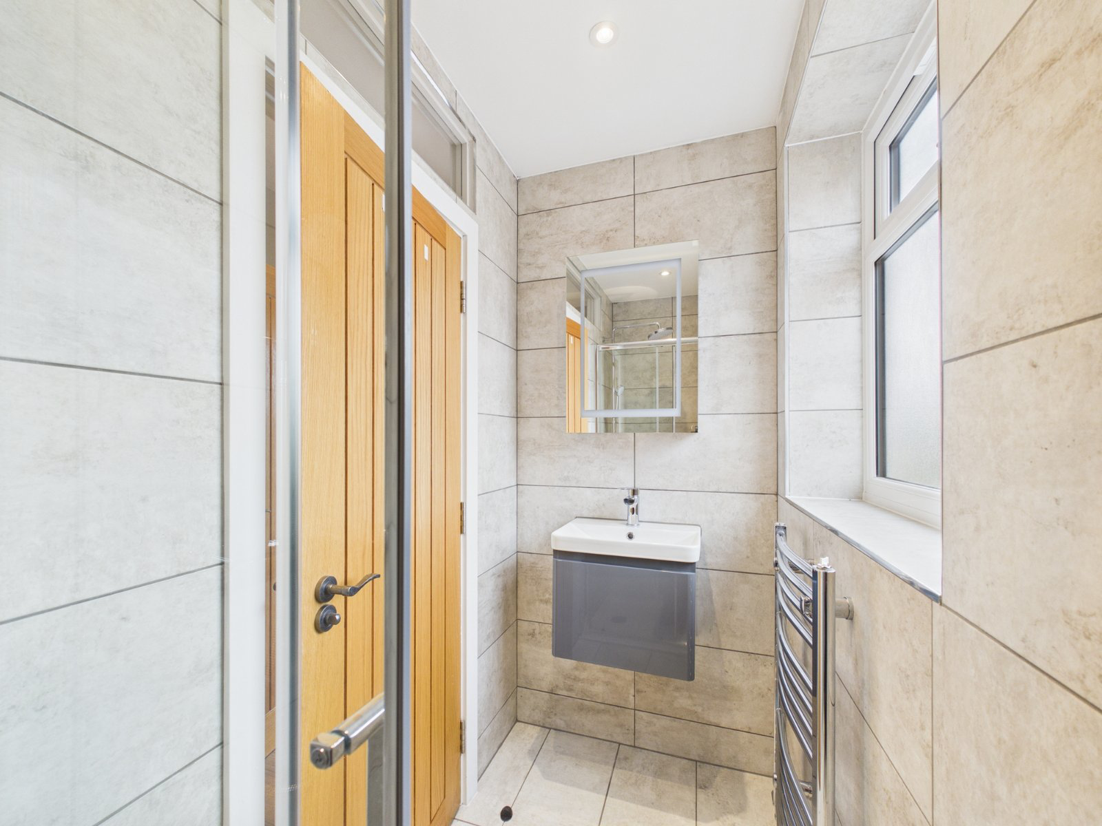Bear Road, Feltham, Middlesex, TW13, photo 4