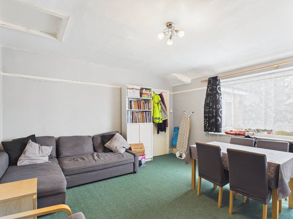 Kingston Road, Staines-upon-Thames, Surrey, TW18, photo 2