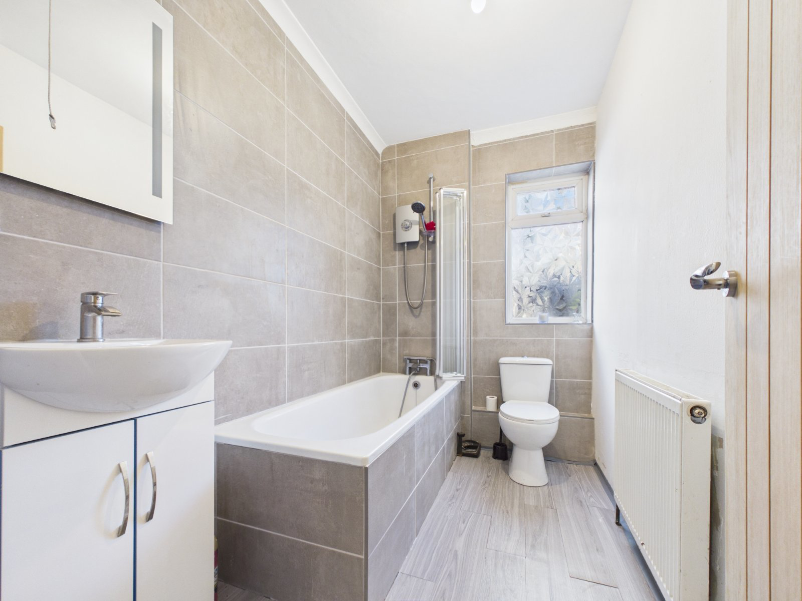 Desford Way, Ashford, Surrey, TW15, photo 4