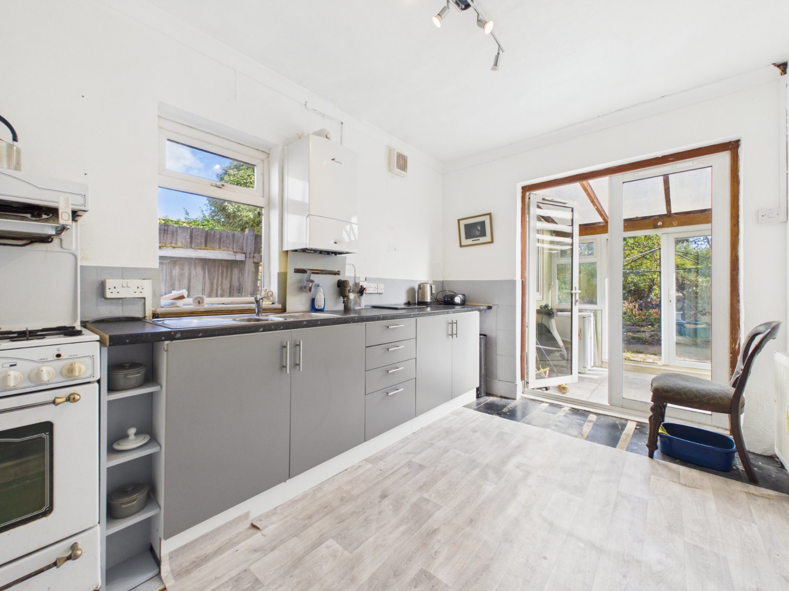 Desford Way, Ashford, Surrey, TW15, photo 2