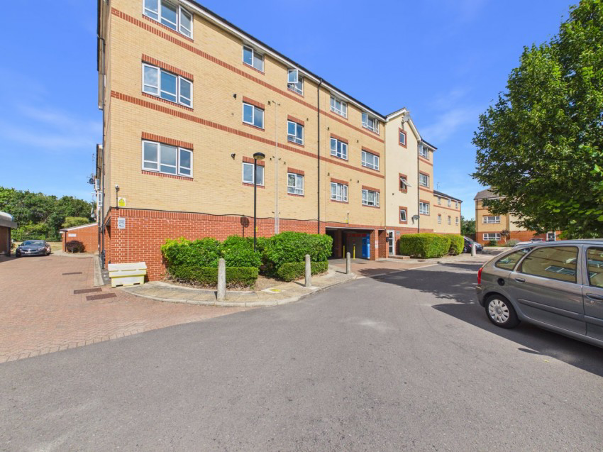 Chertsey Road, Feltham, TW13