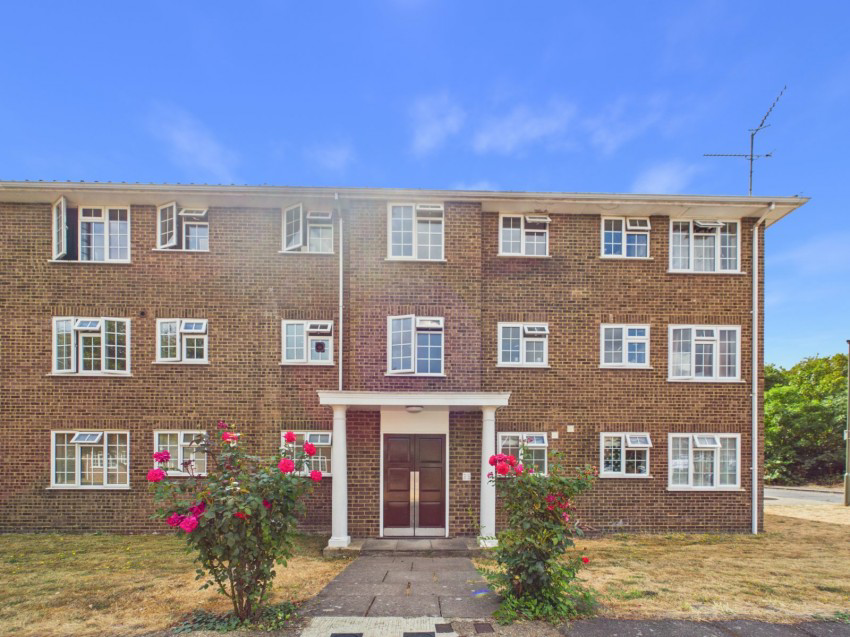 Kingfisher Drive, Staines-Upon-Thames, Surrey, TW18