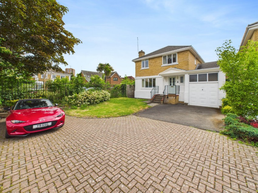 Simmons Place, Staines-Upon-Thames, Surrey, TW18