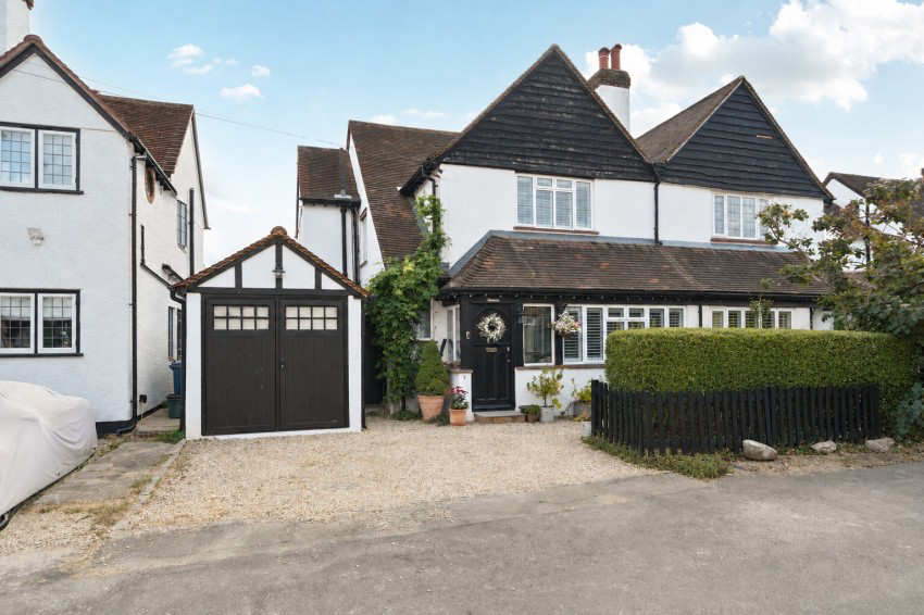 The Greenway, Chalfont St. Peter, Gerrards Cross, SL9