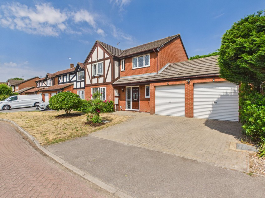 Blackett Close, Staines-Upon-Thames, Surrey, TW18