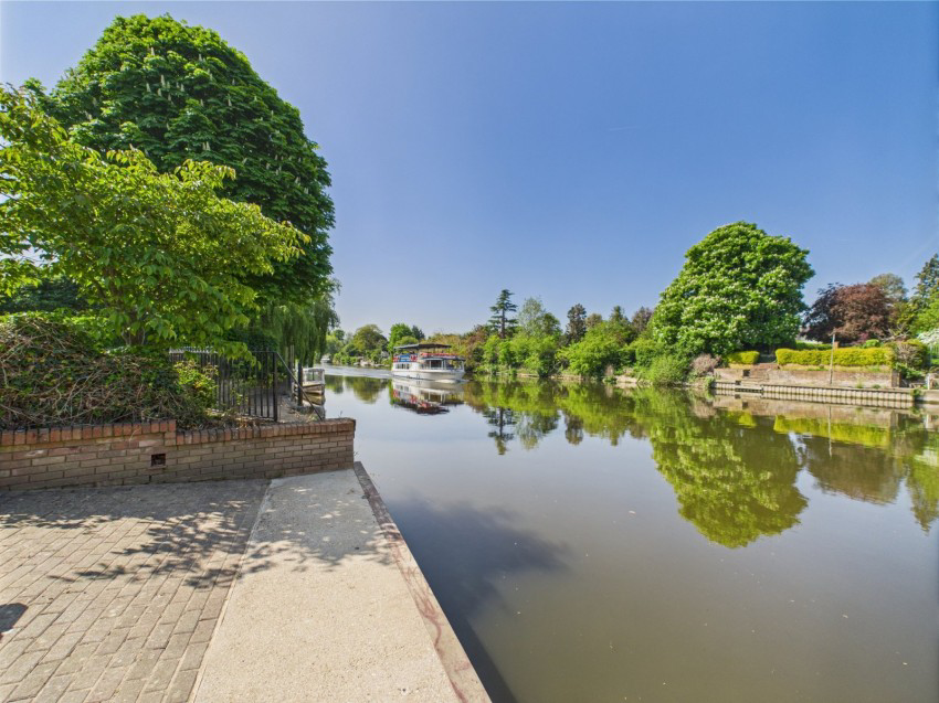 Friary Island, Wraysbury, Berkshire, TW19