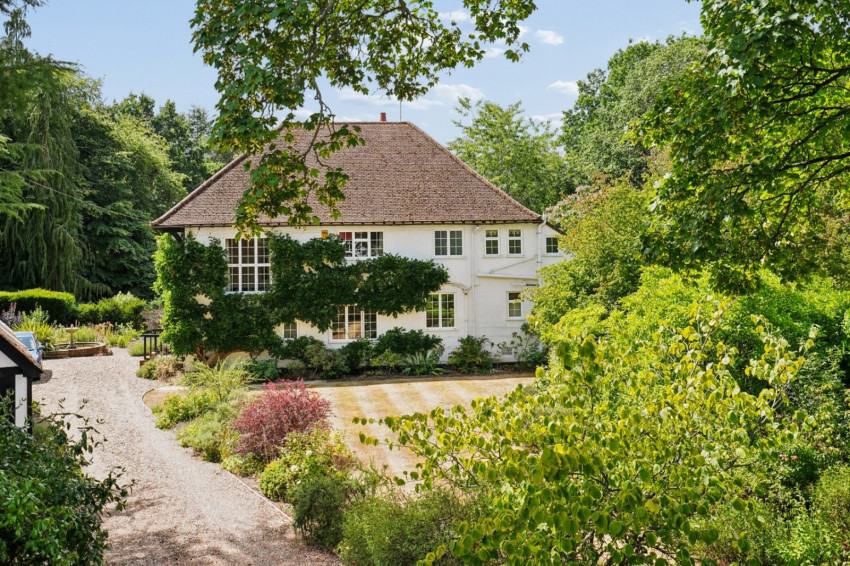 Monument Lane, Chalfont St. Peter, SL9
