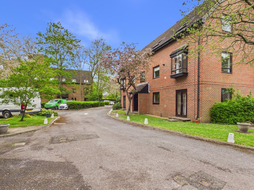 The Oaks, Moormede Crescent, Staines-Upon-Thames, TW18