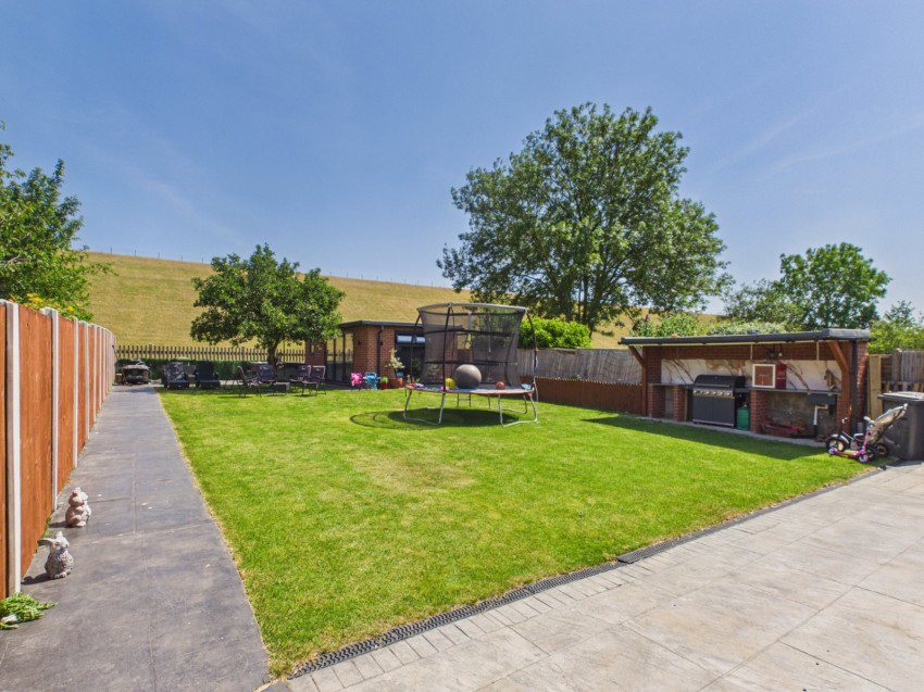 Coppermill Road, Wraysbury, Berkshire, TW19