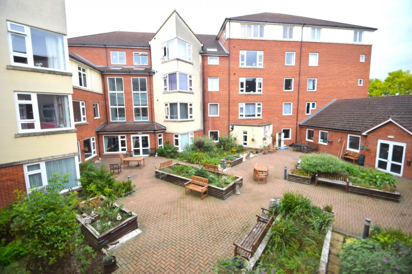 Northampton Avenue, Slough, Berkshire, SL1