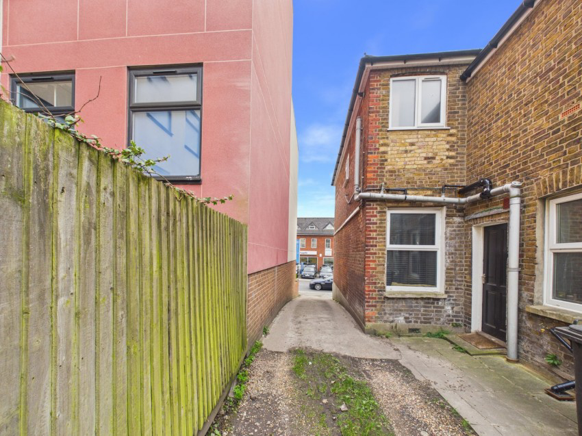 London Road, High Wycombe, Buckinghamshire, HP11, photo 25