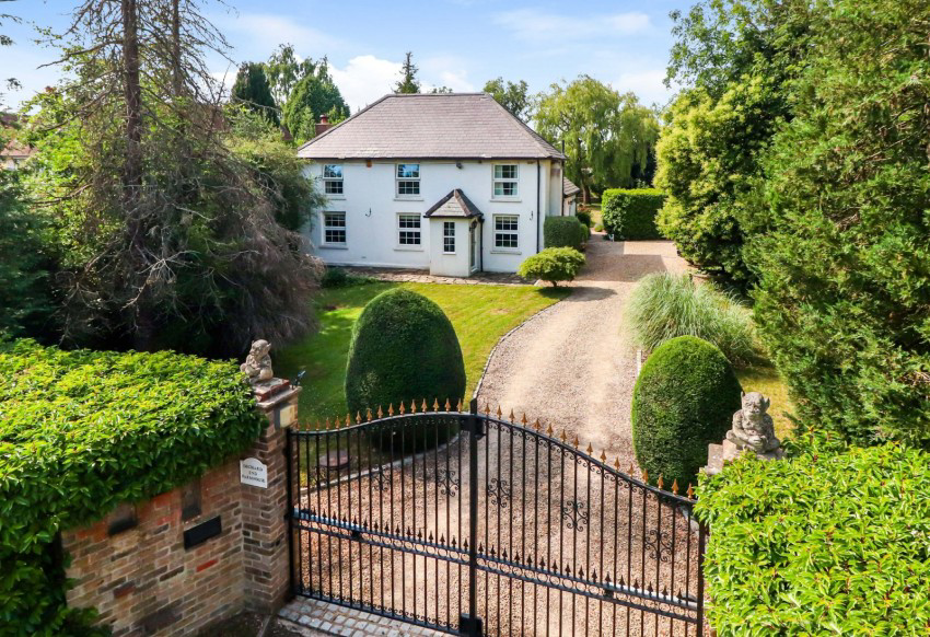 Amersham Road, Inkerman Hill, Hazlemere, HP15