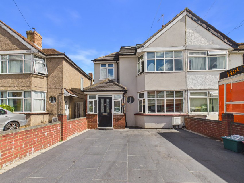 Cravan Avenue, Feltham, TW13
