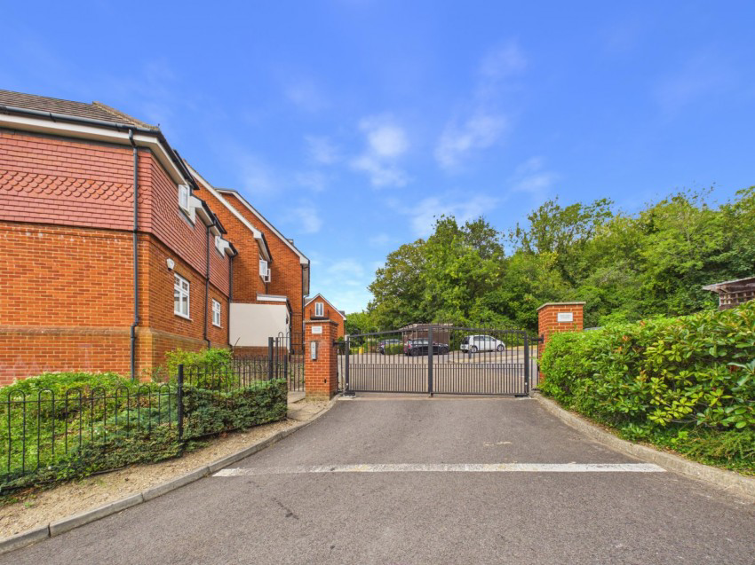 Folleys Place, Loudwater, High Wycombe, HP10