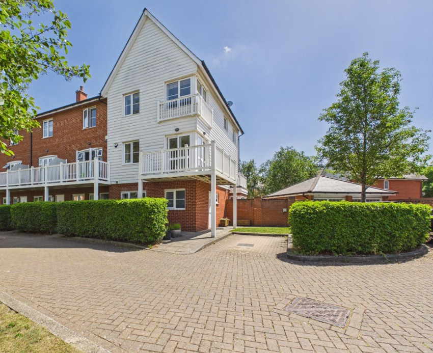 Portland Road, High Wycombe, Buckinghamshire, HP11