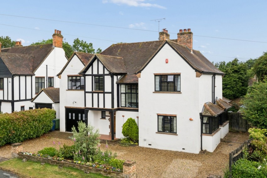 The Queensway, Chalfont St. Peter, Gerrards Cross, SL9