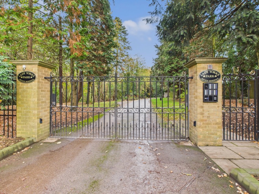 Seven Hills Road, Iver, Buckinghamshire, SL0
