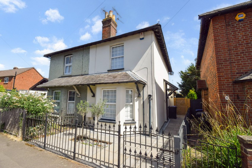 Almond Road, Burnham, SL1