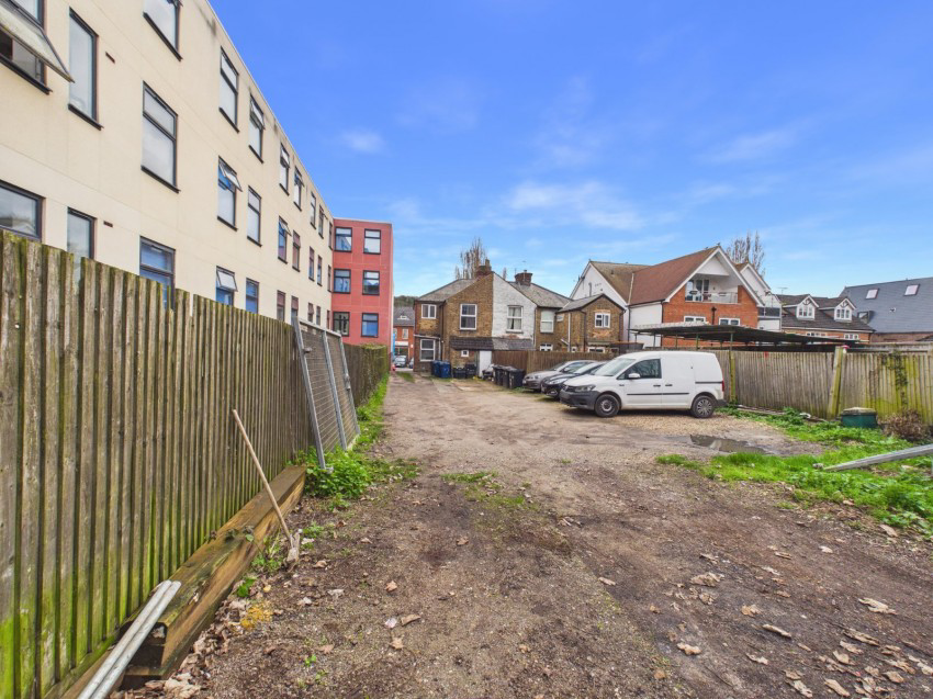 London Road, High Wycombe, Buckinghamshire, HP11, photo 24
