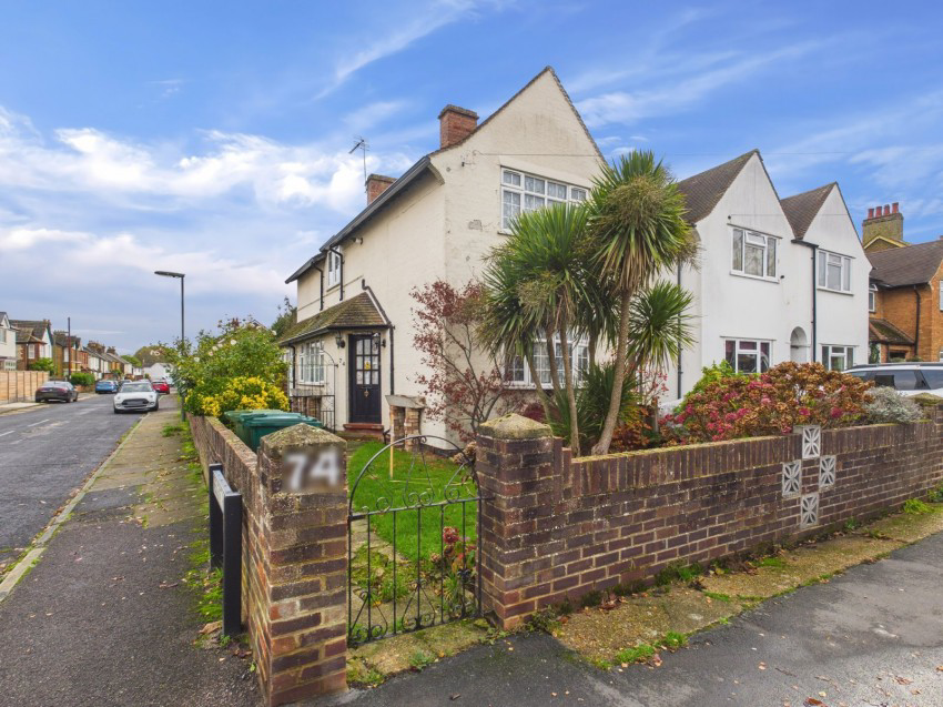 Old Charlton Road, Shepperton, Surrey, TW17