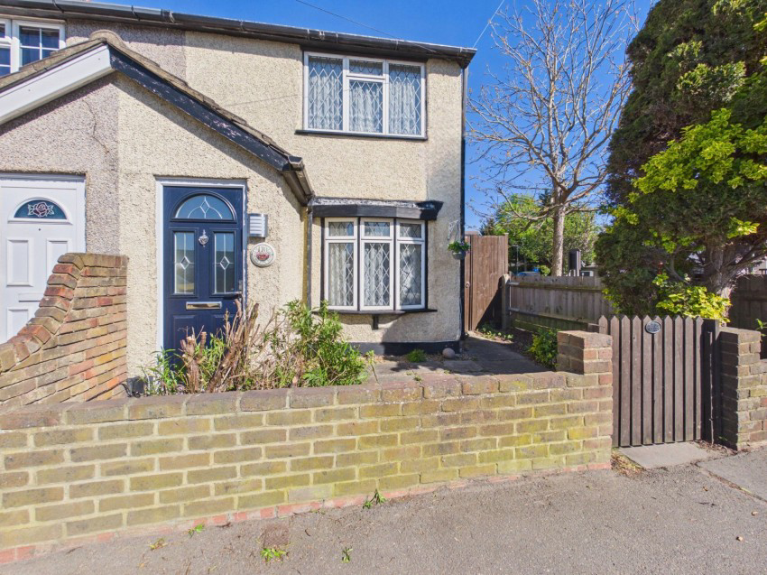 Charlton Road, Shepperton, Surrey, TW17