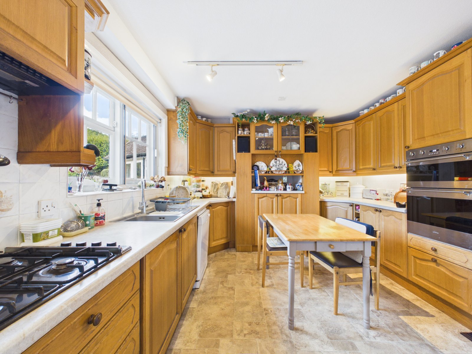 Treadaway Road, Flackwell Heath, High Wycombe, Buckinghamshire, HP10, photo 6