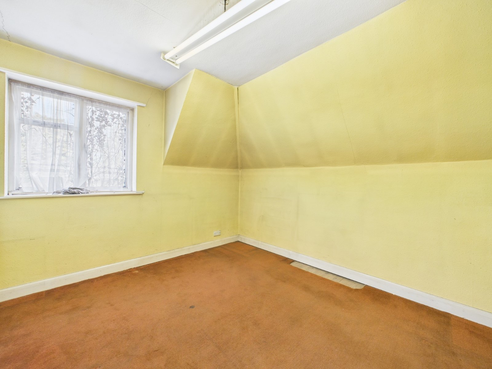 Queens Avenue, Feltham, Middlesex, TW13, photo 16