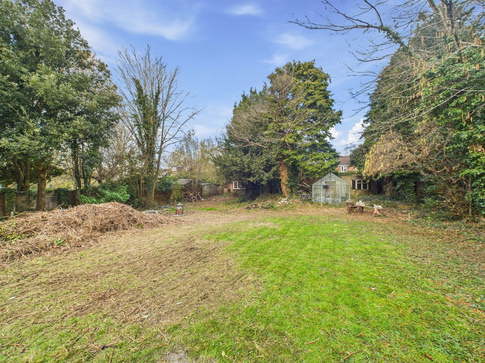 Queens Avenue, Feltham, Middlesex, TW13, photo 3