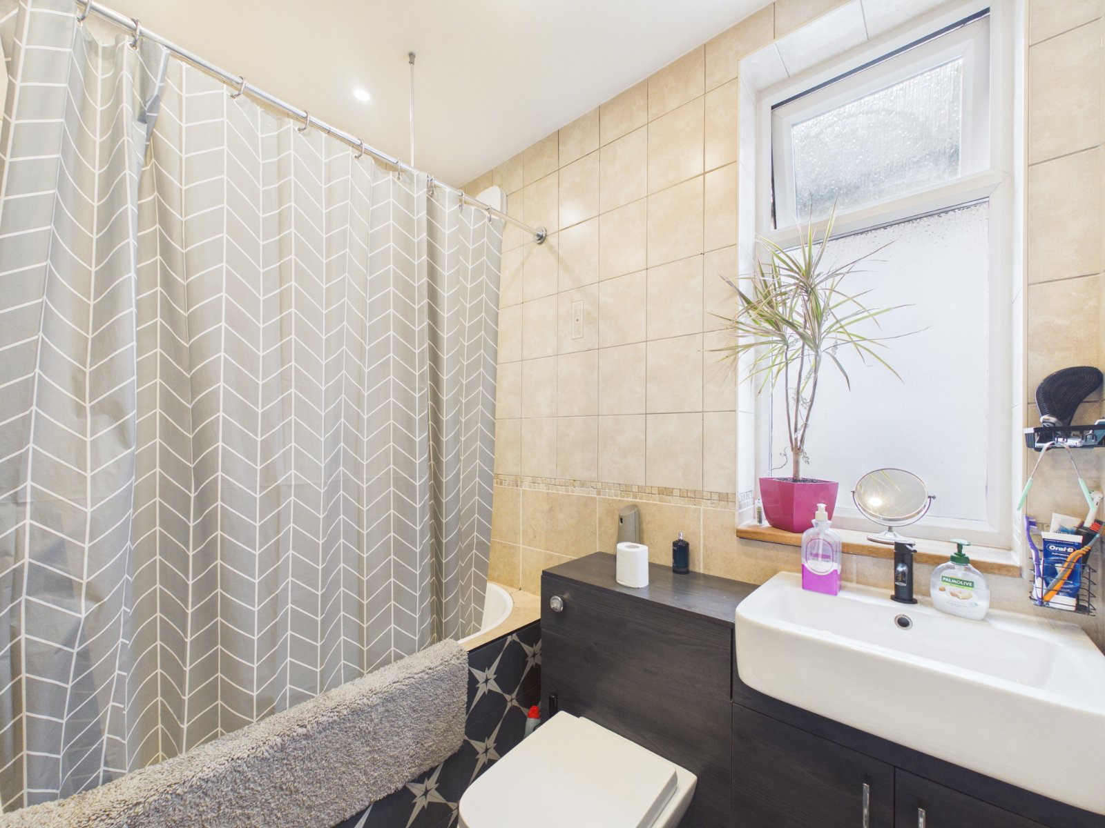 Sunbury Road, Feltham, Middlesex, TW13, photo 14