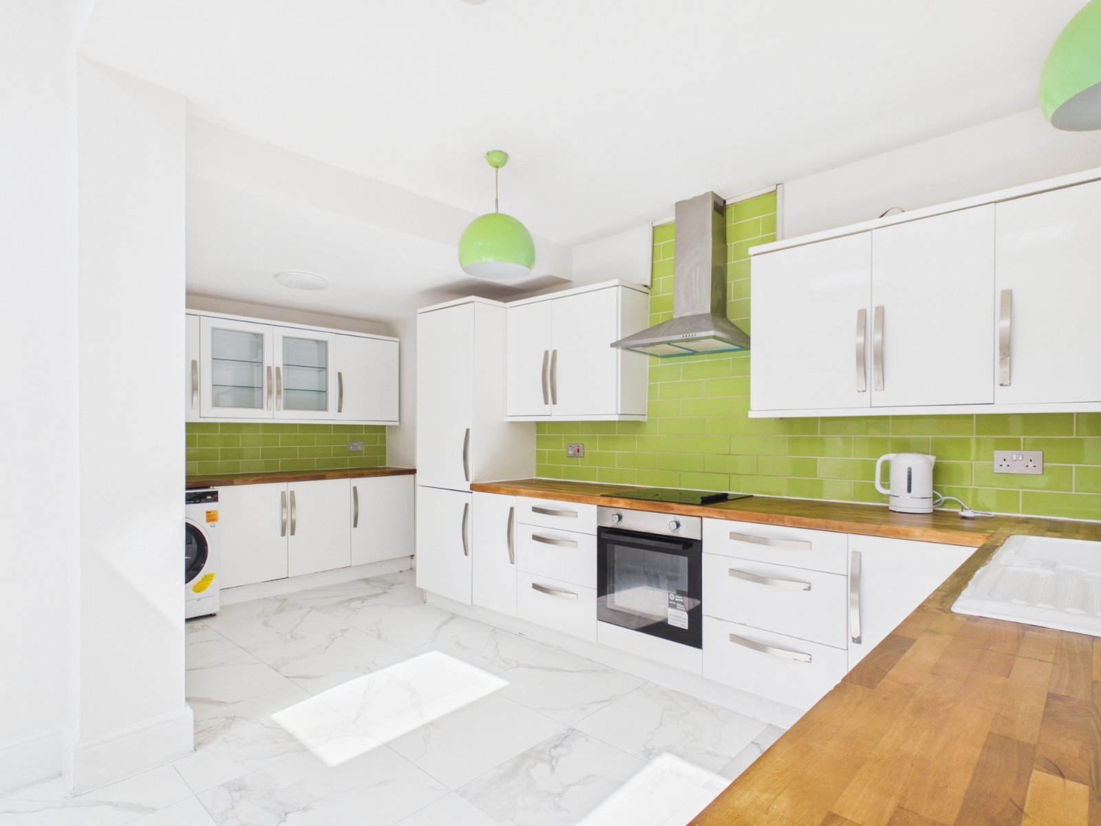 Petersfield Road, Staines-upon-Thames, Surrey, TW18, photo 2