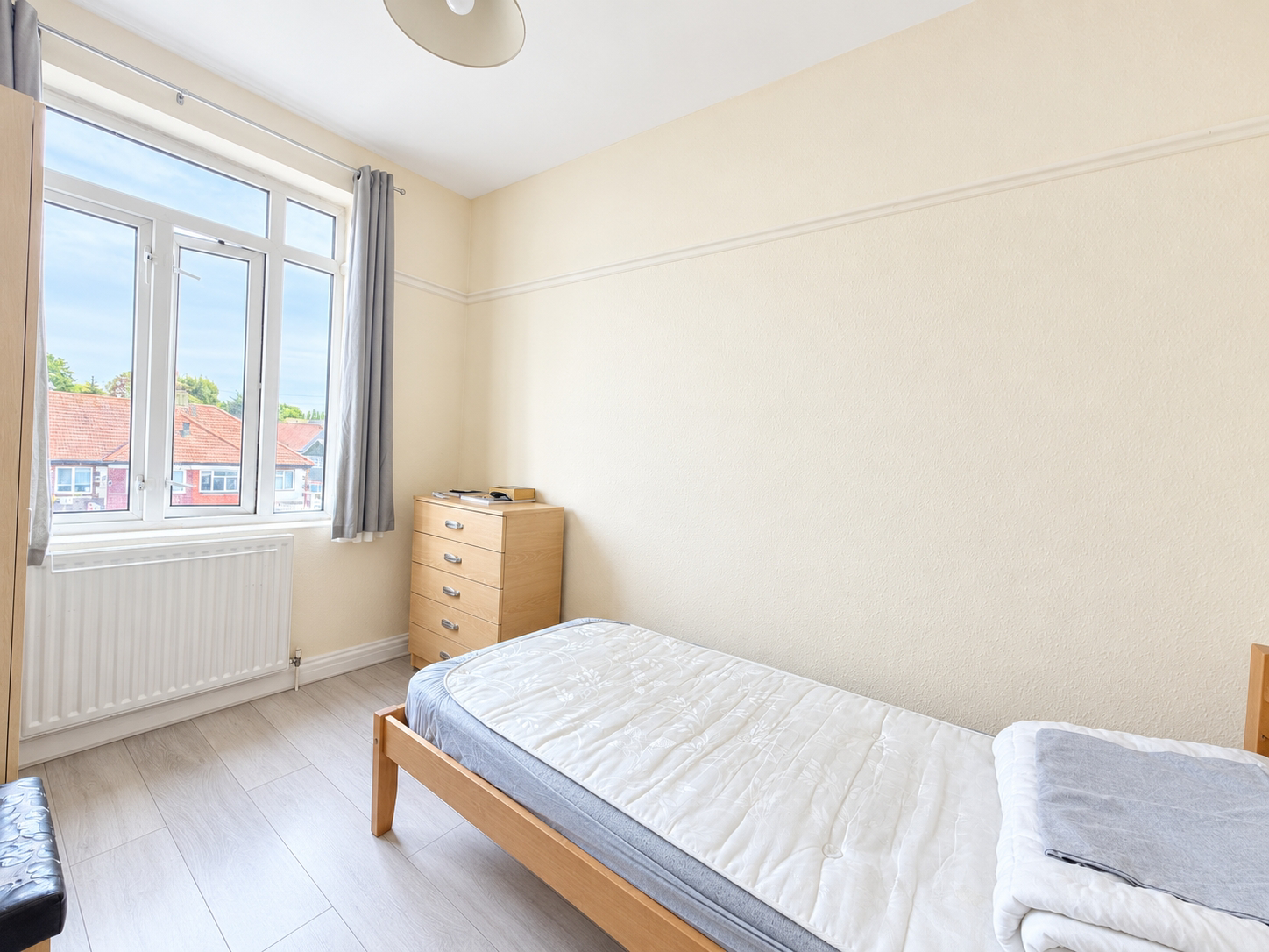 Broadway, Kingston Road, Staines-upon-Thames, Surrey, TW18, photo 6