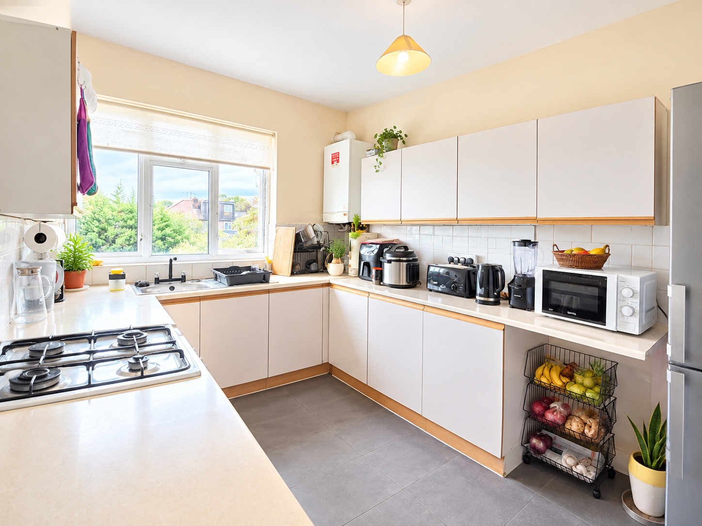 Broadway, Kingston Road, Staines-upon-Thames, Surrey, TW18, photo 3