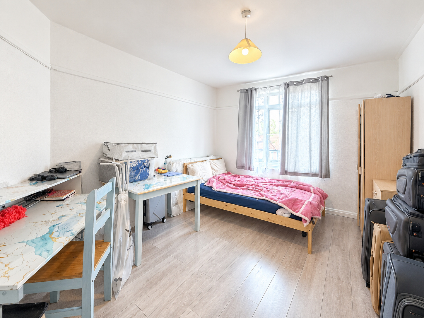 Broadway, Kingston Road, Staines-upon-Thames, Surrey, TW18, photo 5