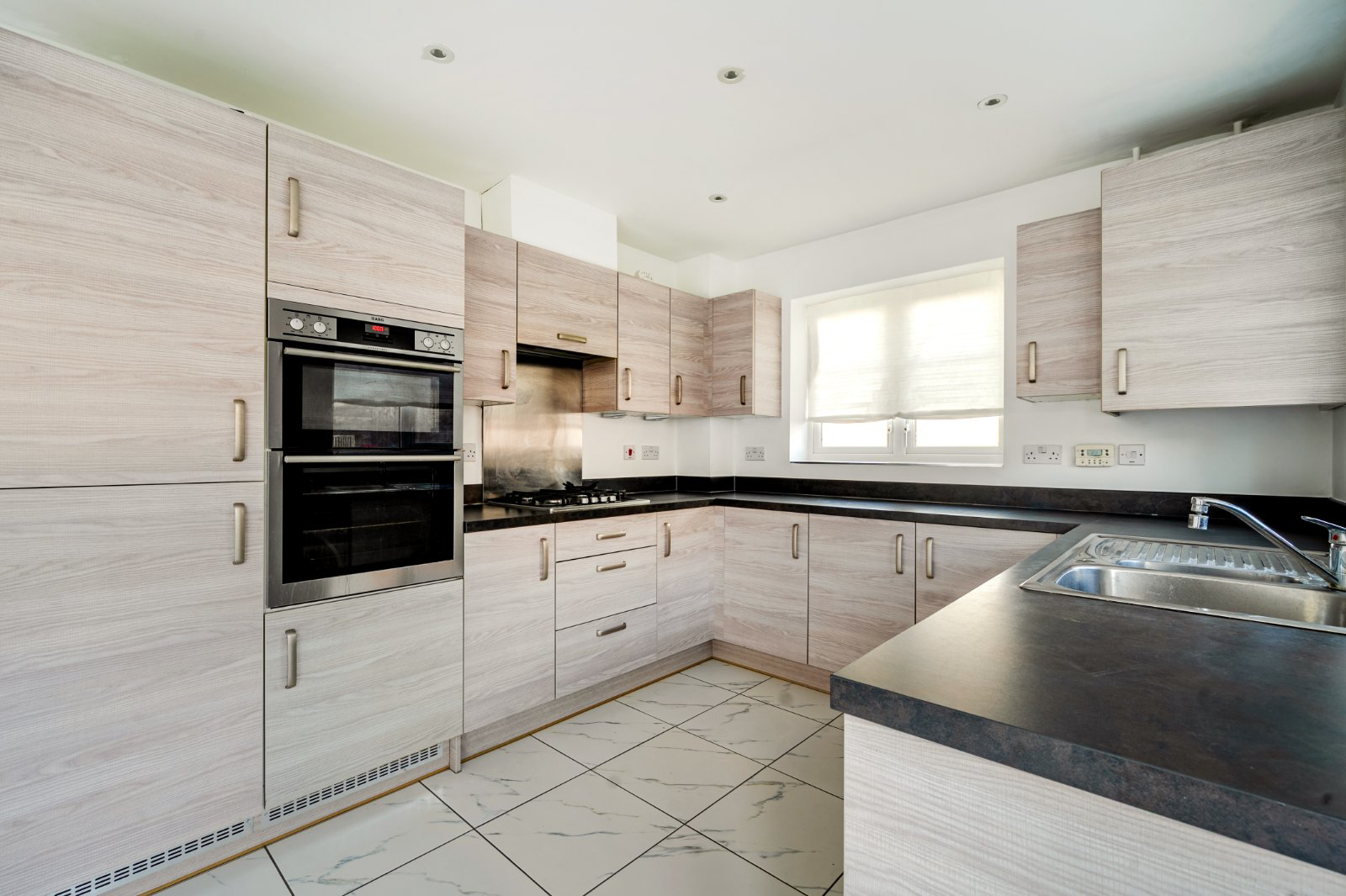 Oxlade Drive, Slough, Berkshire, SL3, photo 4