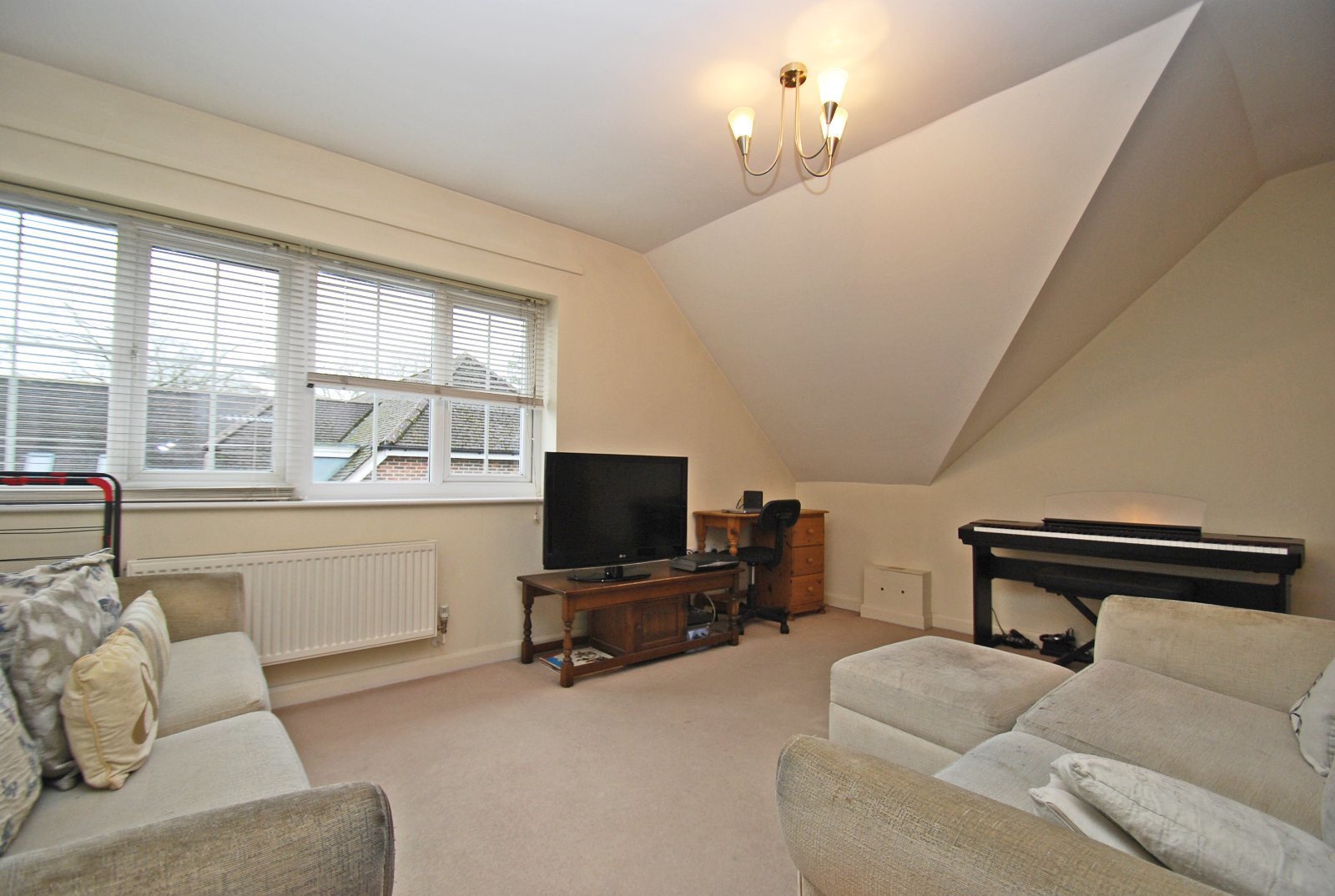 Cranwells Lane, Farnham Common, SL2, photo 2