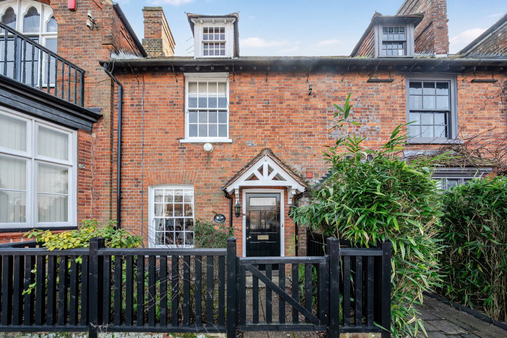 The Broadway, Wycombe End, Beaconsfield, HP9